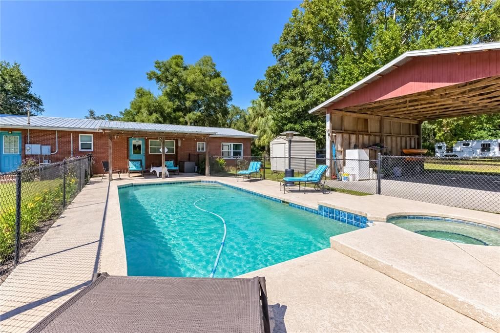 For Sale: $875,000 (2 beds, 1 baths, 1296 Square Feet)