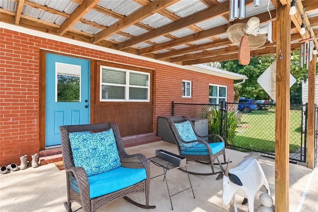 For Sale: $875,000 (2 beds, 1 baths, 1296 Square Feet)