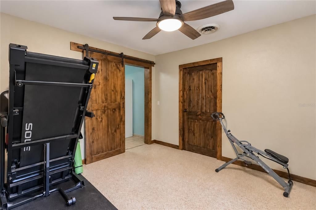 For Sale: $875,000 (2 beds, 1 baths, 1296 Square Feet)