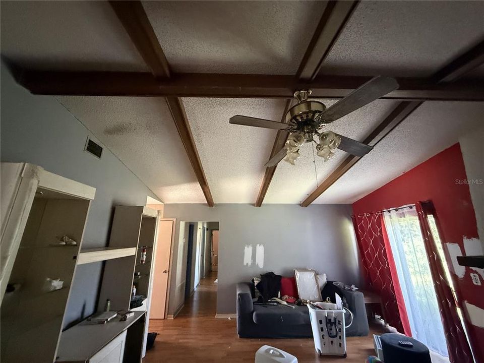 En Venta: $267,900 (4 camas, 2 baños, 1719 Pies cuadrados)
