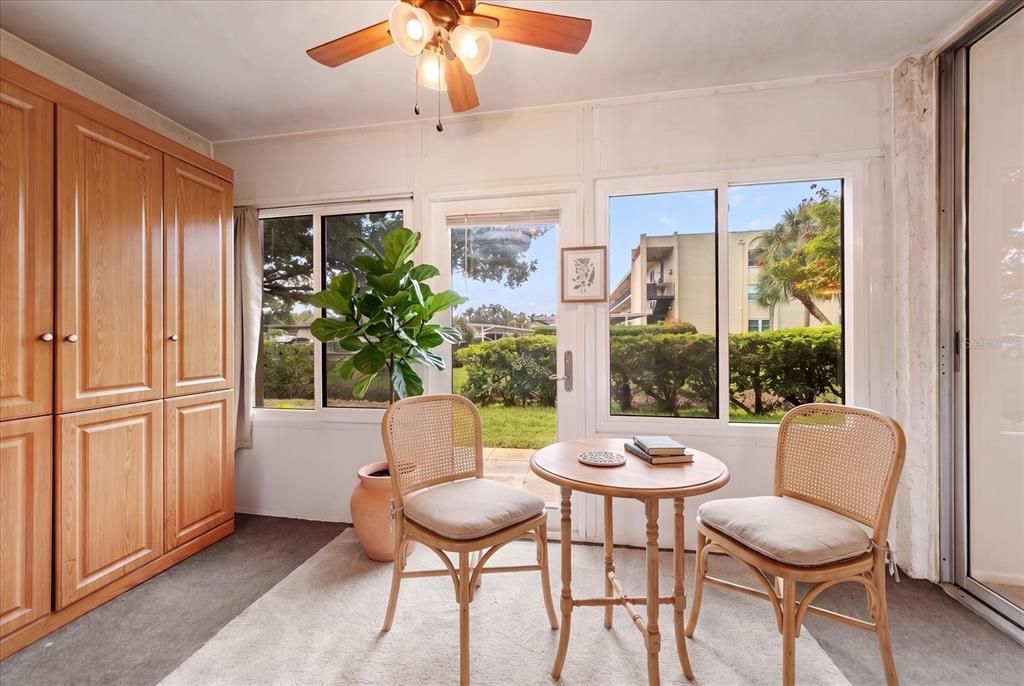 For Sale: $159,000 (2 beds, 2 baths, 1045 Square Feet)