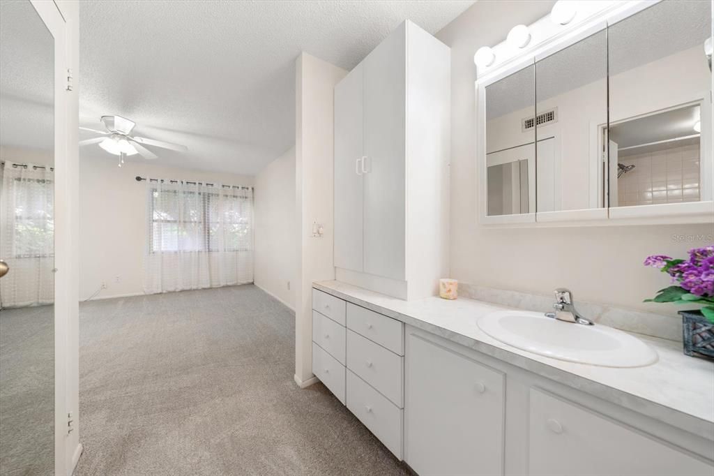 For Sale: $159,000 (2 beds, 2 baths, 1045 Square Feet)