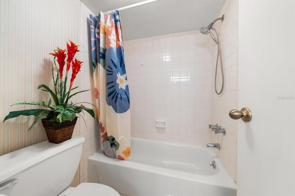 For Sale: $159,000 (2 beds, 2 baths, 1045 Square Feet)