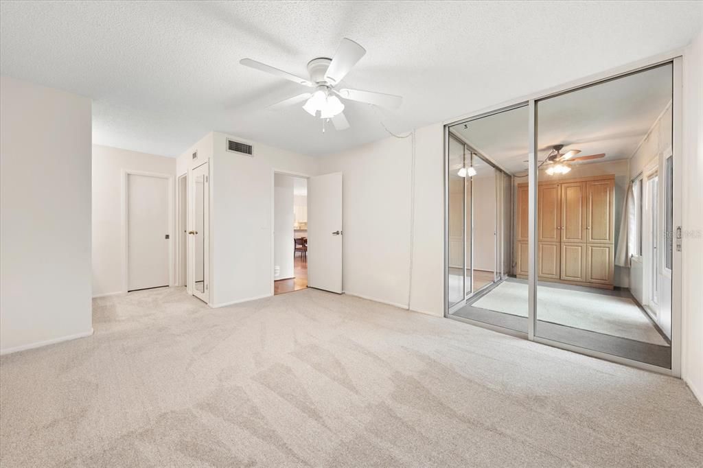 For Sale: $159,000 (2 beds, 2 baths, 1045 Square Feet)