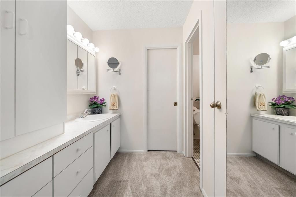 For Sale: $159,000 (2 beds, 2 baths, 1045 Square Feet)