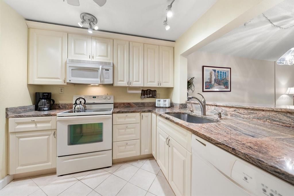 For Sale: $159,000 (2 beds, 2 baths, 1045 Square Feet)