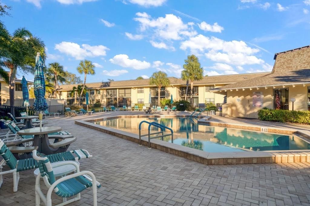For Sale: $159,000 (2 beds, 2 baths, 1045 Square Feet)