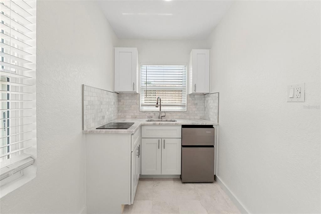 For Sale: $500,000 (3 beds, 3 baths, 1144 Square Feet)
