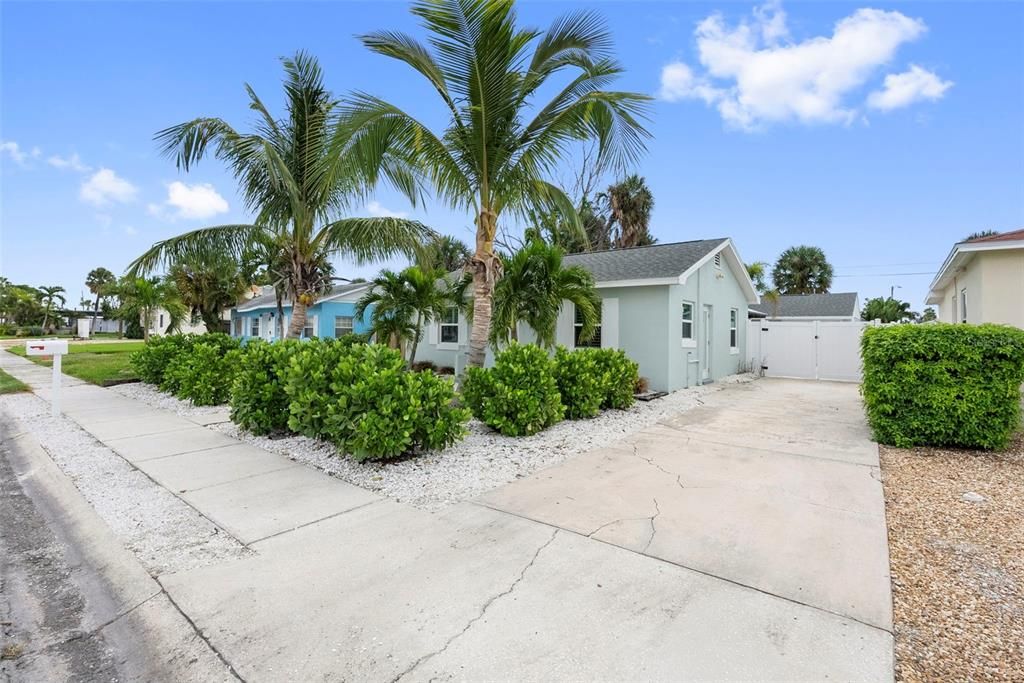 For Sale: $500,000 (3 beds, 3 baths, 1144 Square Feet)