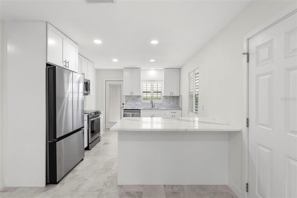 For Sale: $500,000 (3 beds, 3 baths, 1144 Square Feet)