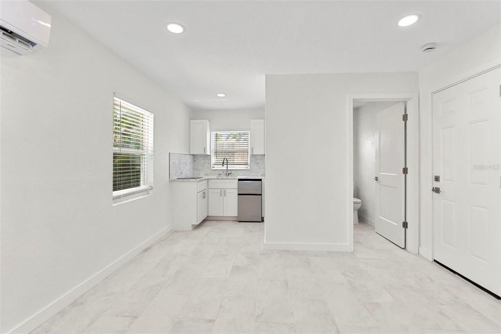 For Sale: $500,000 (3 beds, 3 baths, 1144 Square Feet)