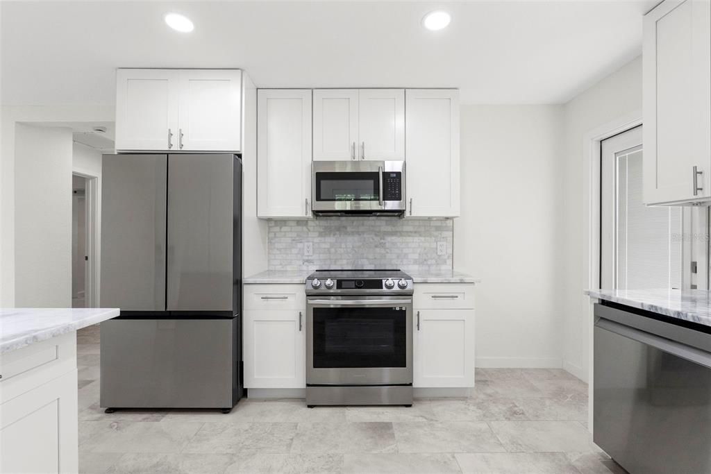 For Sale: $500,000 (3 beds, 3 baths, 1144 Square Feet)