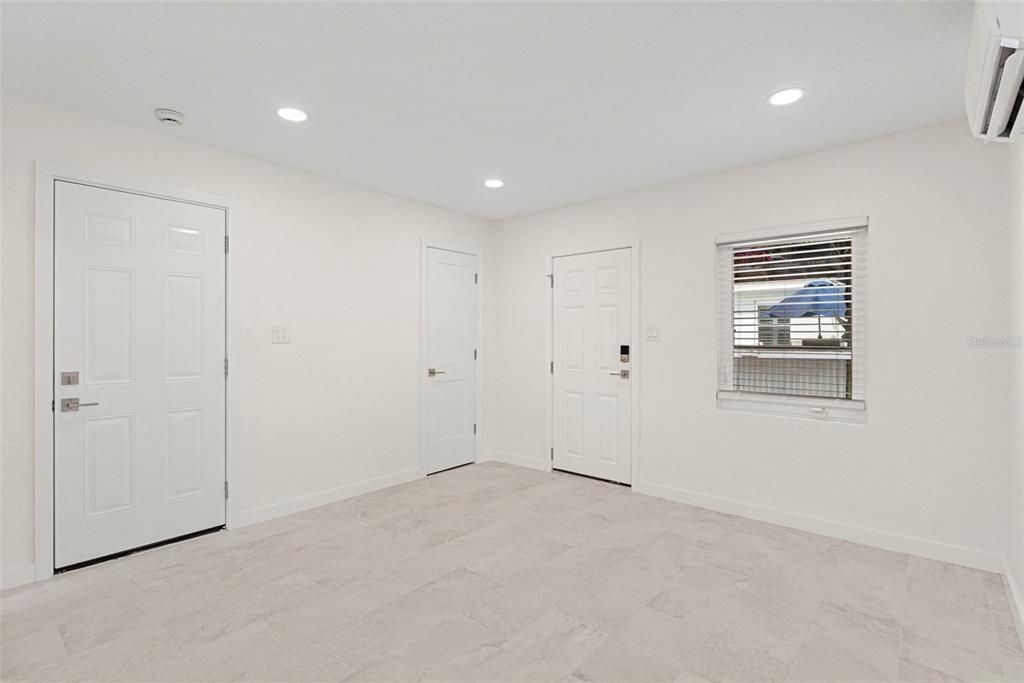 For Sale: $500,000 (3 beds, 3 baths, 1144 Square Feet)