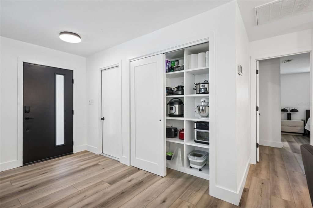 En Venta: $775,000 (4 camas, 2 baños, 1901 Pies cuadrados)