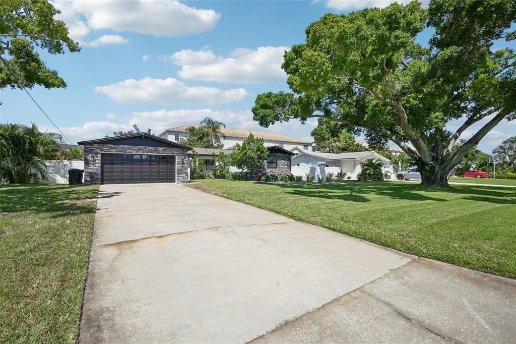 En Venta: $775,000 (4 camas, 2 baños, 1901 Pies cuadrados)