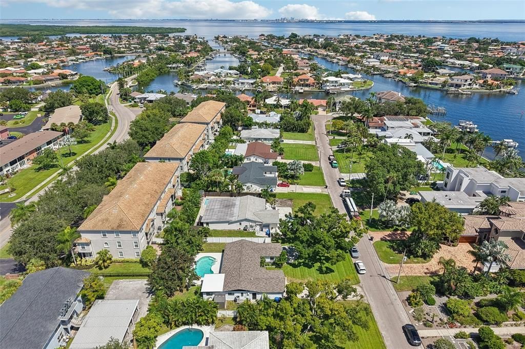 En Venta: $775,000 (4 camas, 2 baños, 1901 Pies cuadrados)