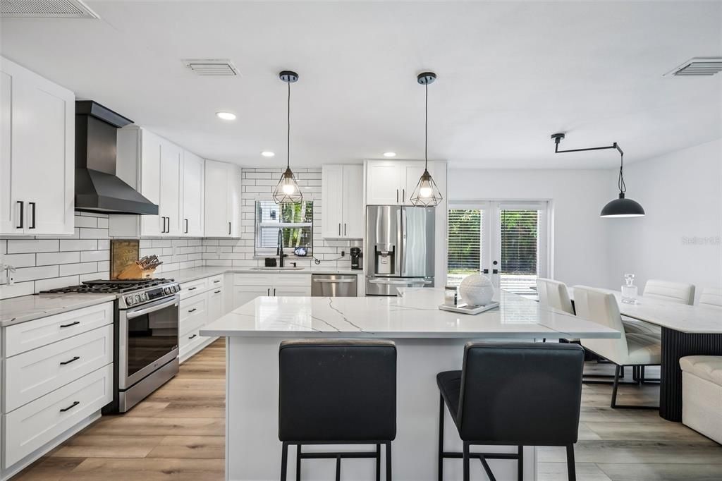 En Venta: $775,000 (4 camas, 2 baños, 1901 Pies cuadrados)