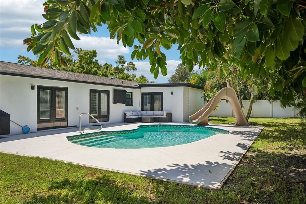 En Venta: $775,000 (4 camas, 2 baños, 1901 Pies cuadrados)