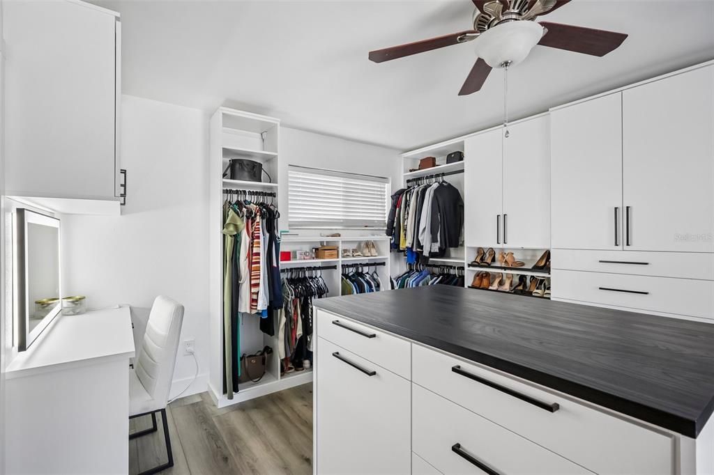 En Venta: $775,000 (4 camas, 2 baños, 1901 Pies cuadrados)