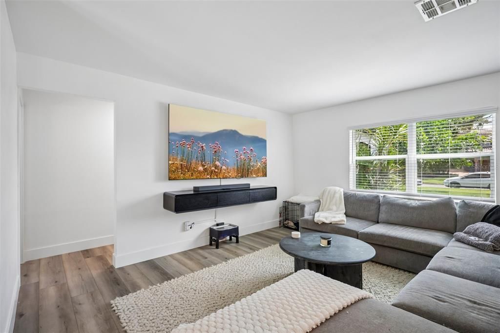 En Venta: $775,000 (4 camas, 2 baños, 1901 Pies cuadrados)