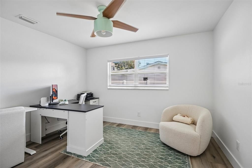 En Venta: $775,000 (4 camas, 2 baños, 1901 Pies cuadrados)