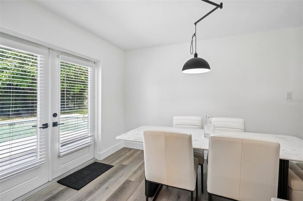 En Venta: $775,000 (4 camas, 2 baños, 1901 Pies cuadrados)