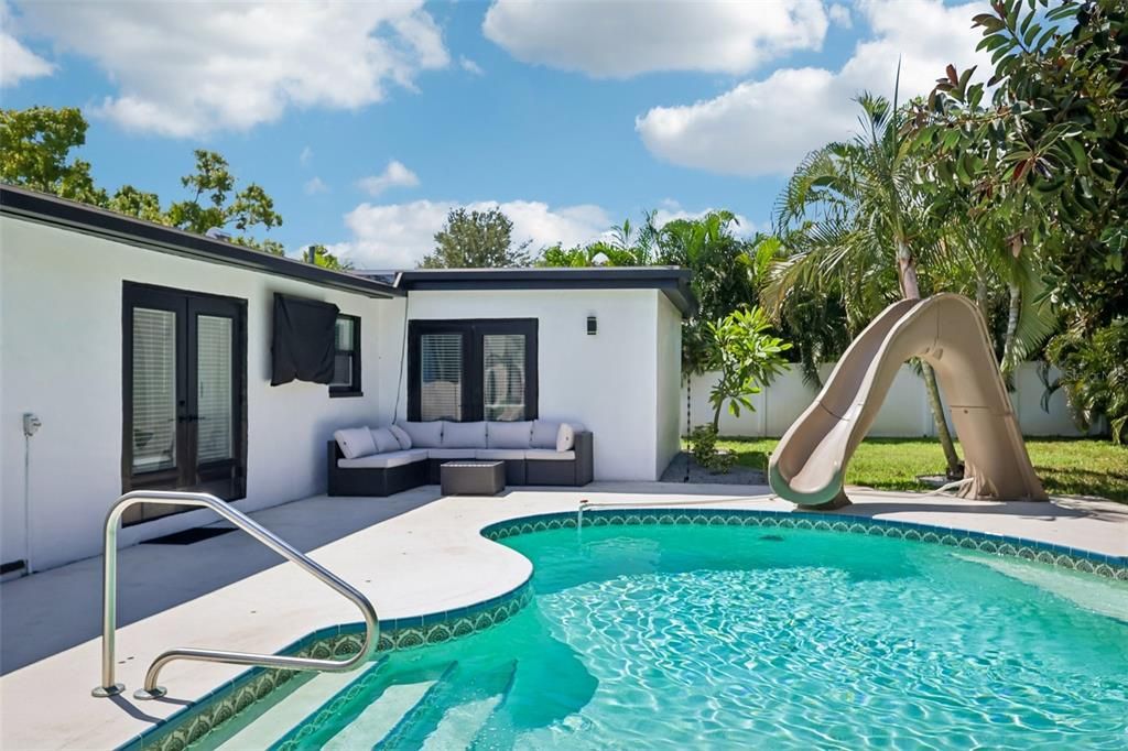 En Venta: $775,000 (4 camas, 2 baños, 1901 Pies cuadrados)