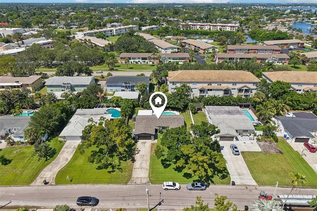 En Venta: $775,000 (4 camas, 2 baños, 1901 Pies cuadrados)
