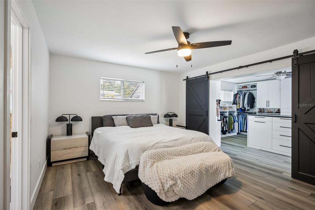 En Venta: $775,000 (4 camas, 2 baños, 1901 Pies cuadrados)
