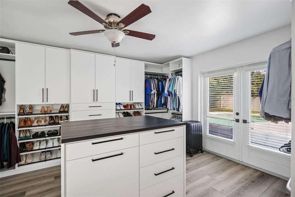 En Venta: $775,000 (4 camas, 2 baños, 1901 Pies cuadrados)