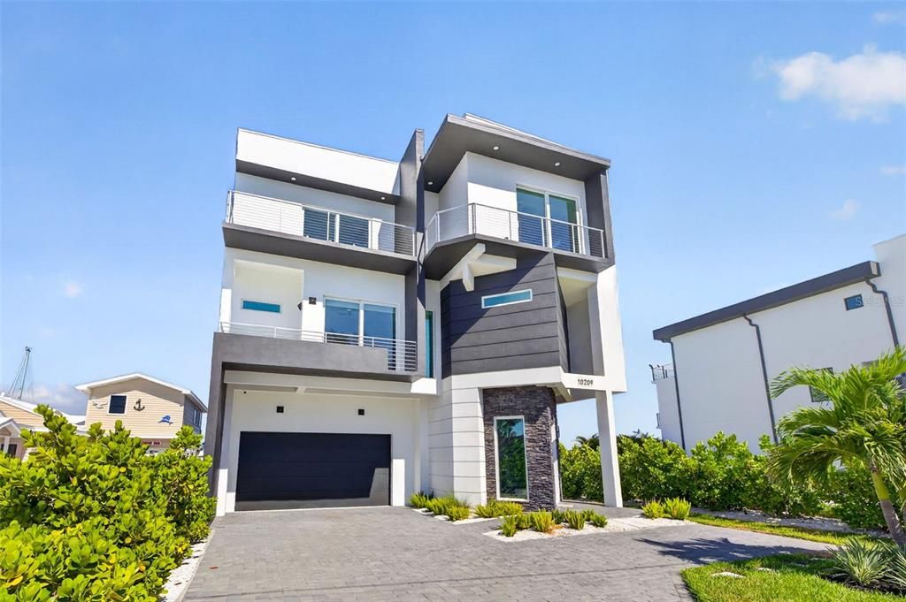 For Sale: $3,925,000 (4 beds, 4 baths, 4274 Square Feet)