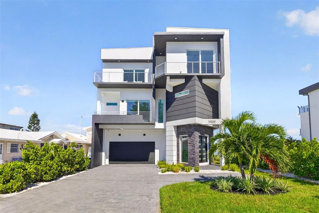 For Sale: $3,925,000 (4 beds, 4 baths, 4274 Square Feet)