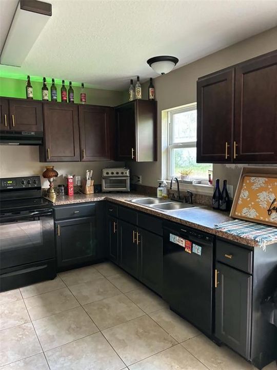 En Venta: $230,000 (3 camas, 2 baños, 1352 Pies cuadrados)