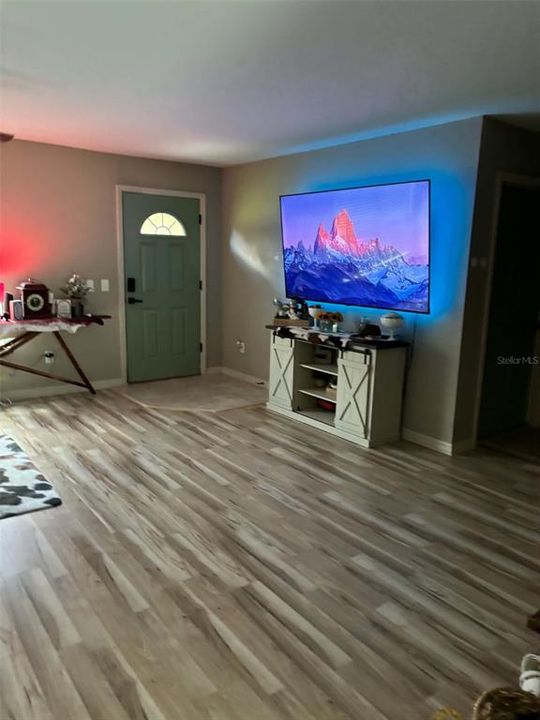 En Venta: $230,000 (3 camas, 2 baños, 1352 Pies cuadrados)