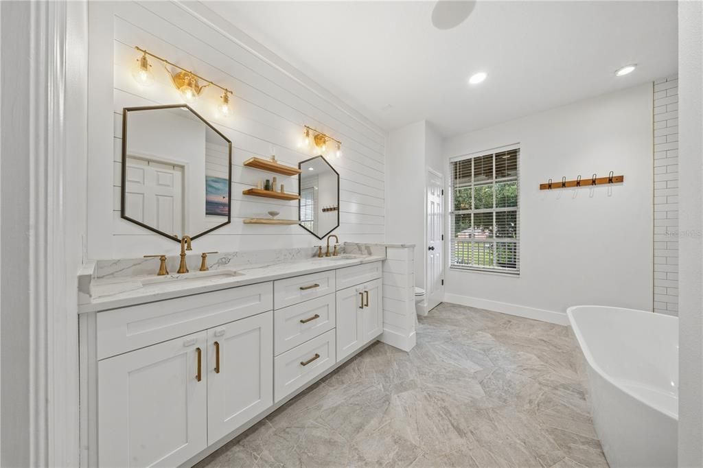 For Sale: $950,000 (4 beds, 4 baths, 3069 Square Feet)