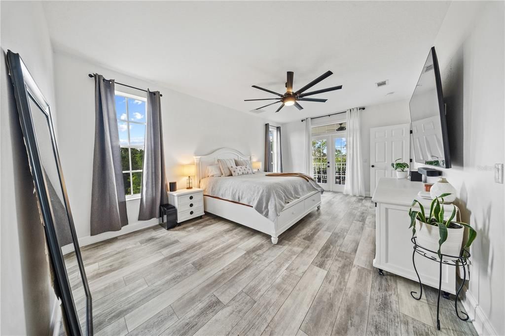 For Sale: $950,000 (4 beds, 4 baths, 3069 Square Feet)
