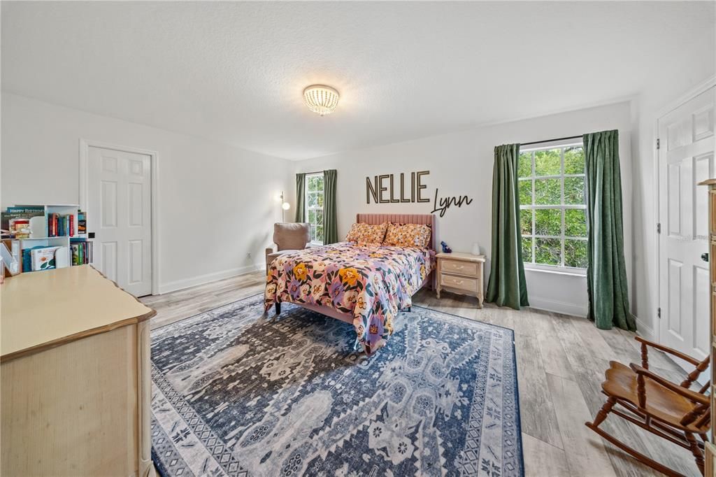 For Sale: $950,000 (4 beds, 4 baths, 3069 Square Feet)