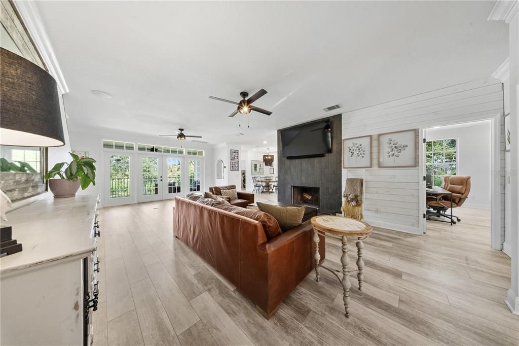 For Sale: $950,000 (4 beds, 4 baths, 3069 Square Feet)