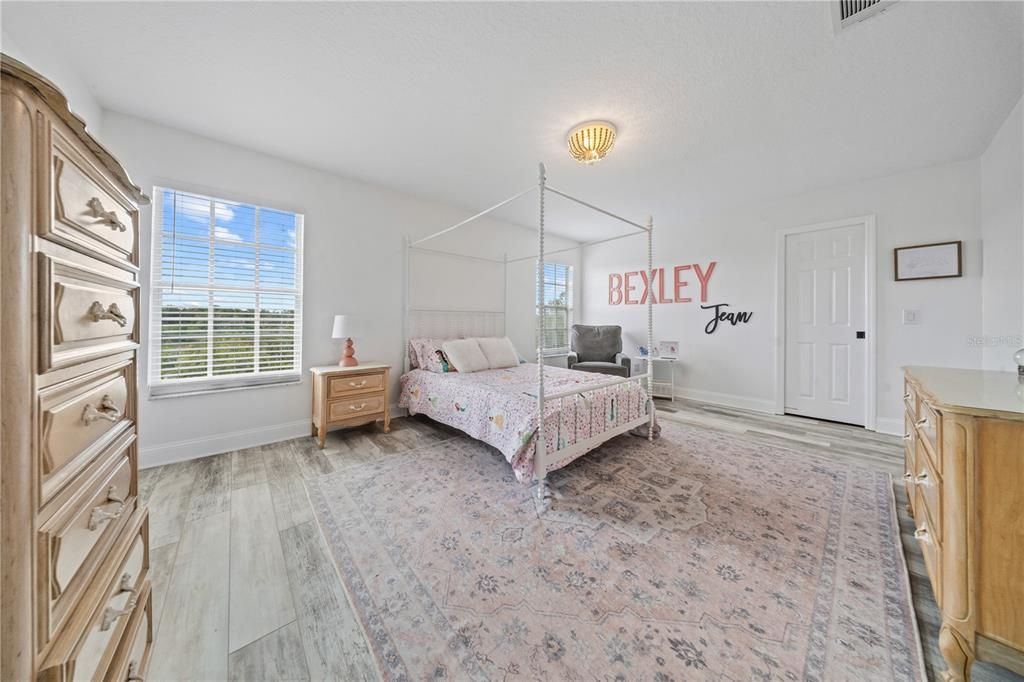 For Sale: $950,000 (4 beds, 4 baths, 3069 Square Feet)
