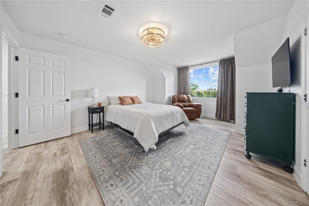 For Sale: $950,000 (4 beds, 4 baths, 3069 Square Feet)