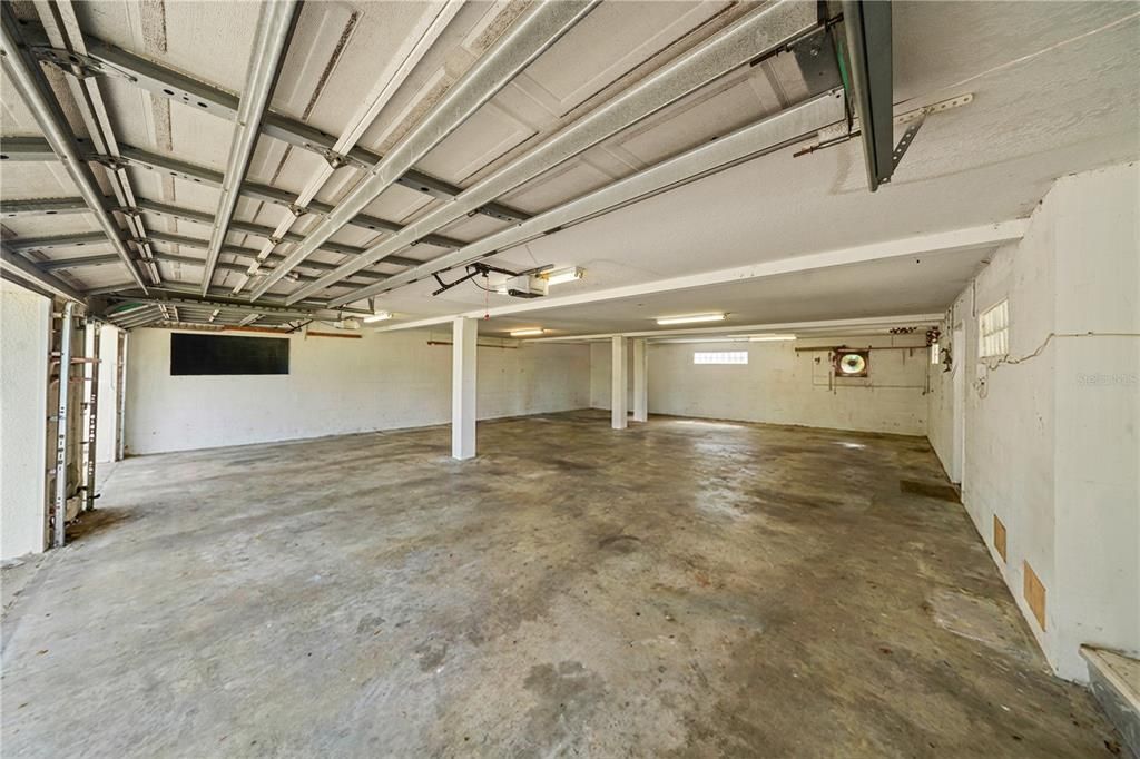 For Sale: $950,000 (4 beds, 4 baths, 3069 Square Feet)