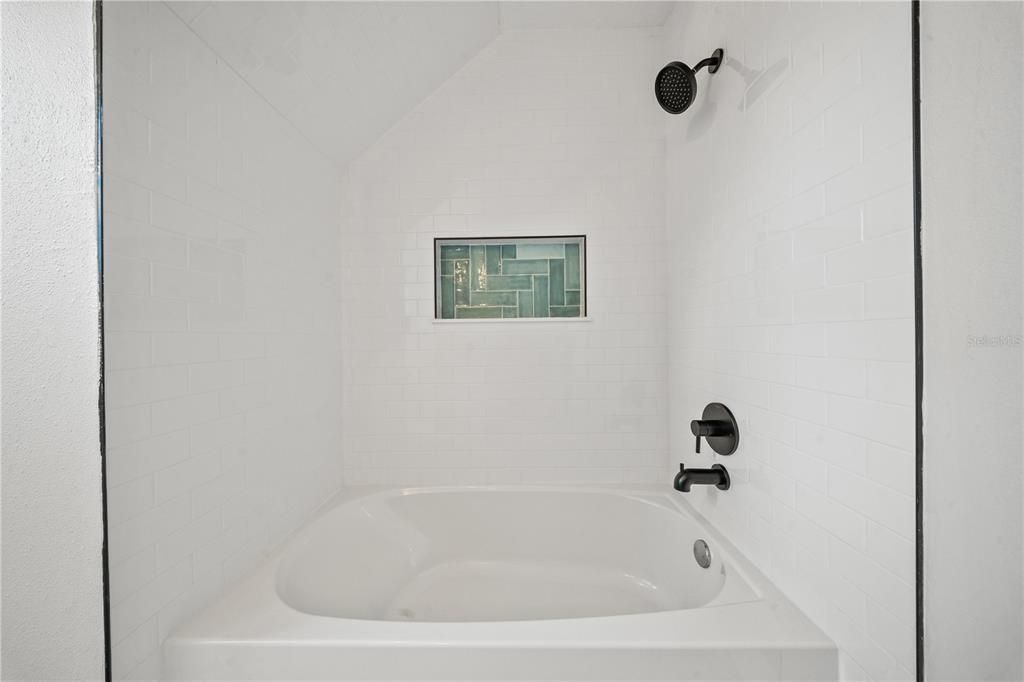For Sale: $950,000 (4 beds, 4 baths, 3069 Square Feet)