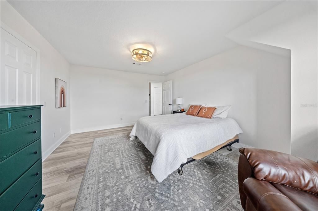 For Sale: $950,000 (4 beds, 4 baths, 3069 Square Feet)