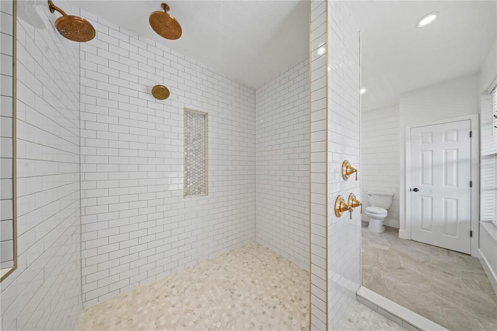 For Sale: $950,000 (4 beds, 4 baths, 3069 Square Feet)