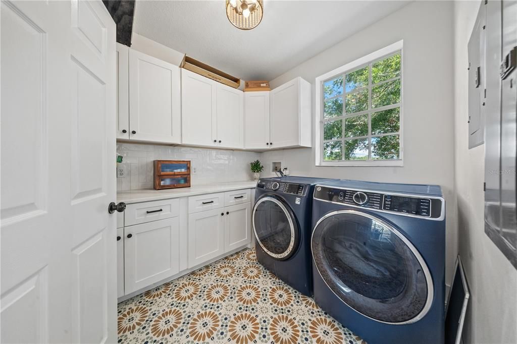 For Sale: $950,000 (4 beds, 4 baths, 3069 Square Feet)