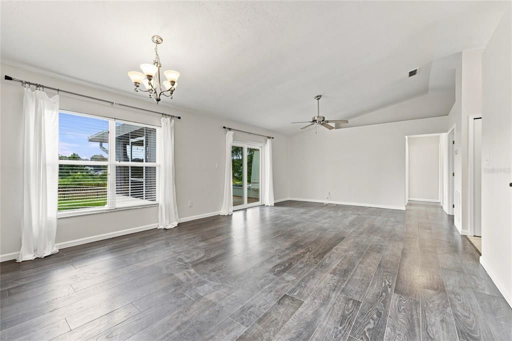 В аренду: $2,350 (4 спален, 2 ванн, 1466 Квадратных фут)