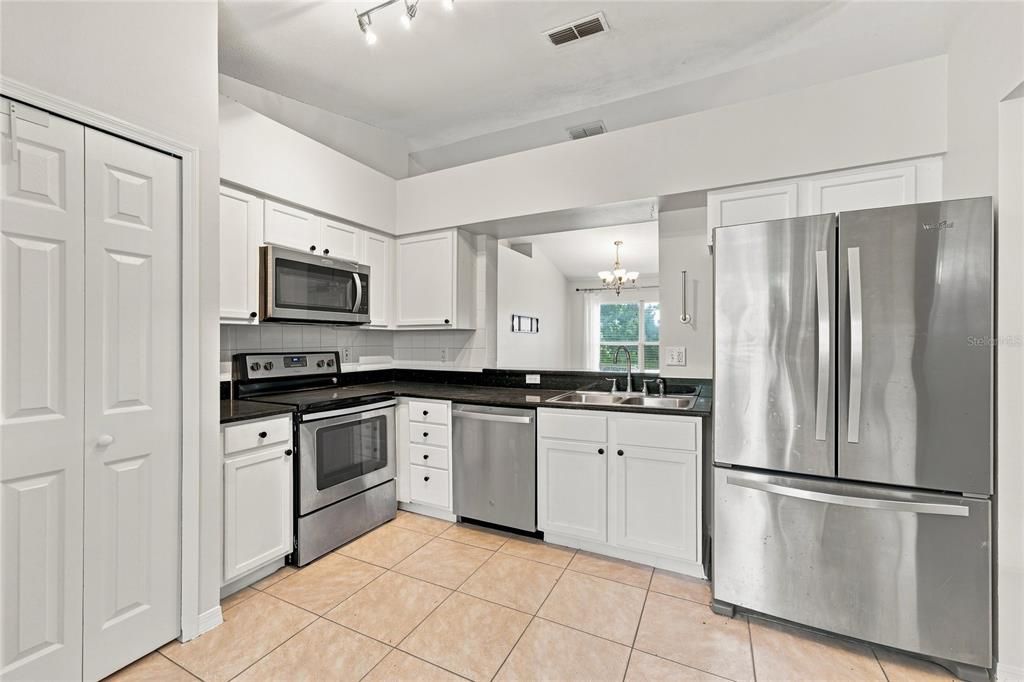 В аренду: $2,350 (4 спален, 2 ванн, 1466 Квадратных фут)