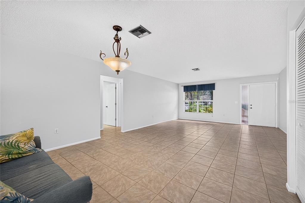 For Sale: $269,900 (2 beds, 2 baths, 1543 Square Feet)