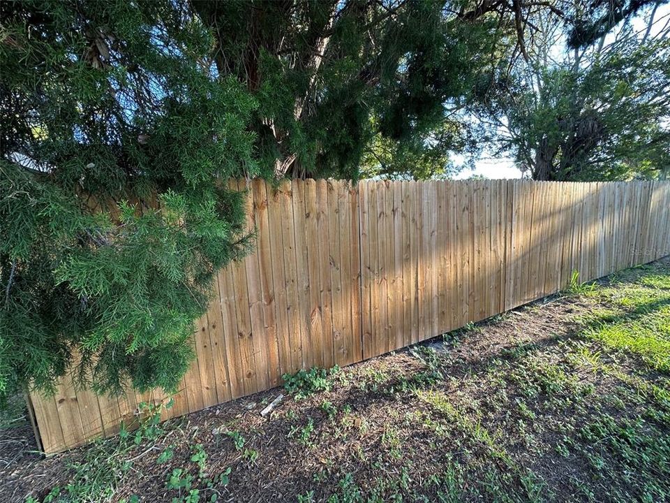 For Sale: $200,000 (2 beds, 1 baths, 848 Square Feet)
