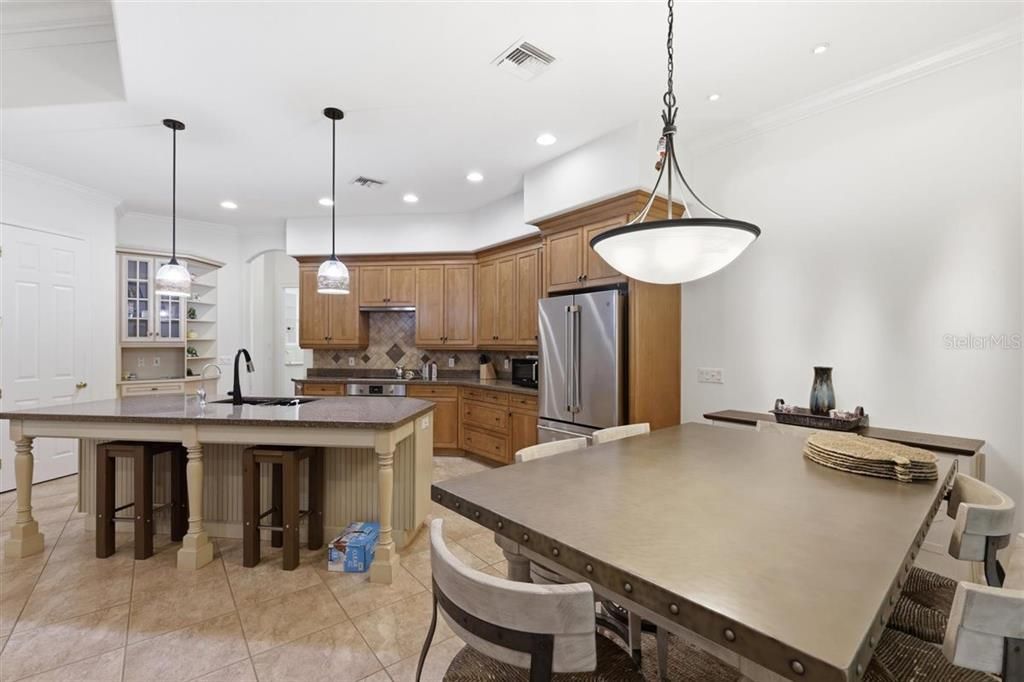 For Rent: $5,200 (4 beds, 3 baths, 2887 Square Feet)